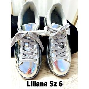 Liliana Chrome Silver Sneakers Sz 6‎